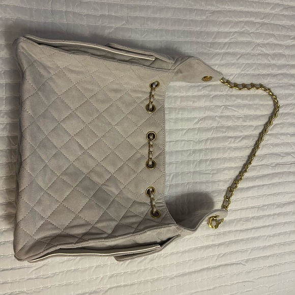 HOLD - Picture 2 of 4